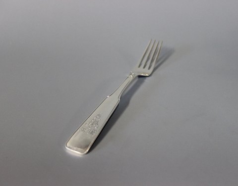 Lunch fork, Hans Hansen - inheritance silver no. 2, hallmarked silver.
5000m2 showroom.