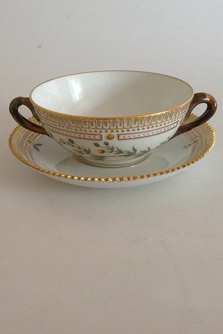 Royal Copenhagen Flora Danica Bouillon Kop med underkop No 3612