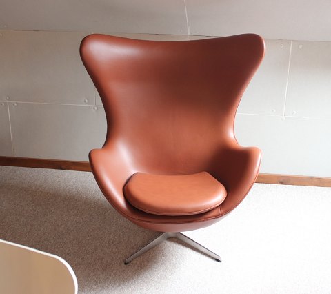 The Egg designet by Arne Jacobsen in 1958 and manufactured by Fritz Hansen.
5000m2 udstilling.