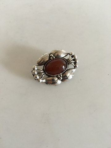 Georg Jensen Sølv Broche No 80 prydet med en Ravsten