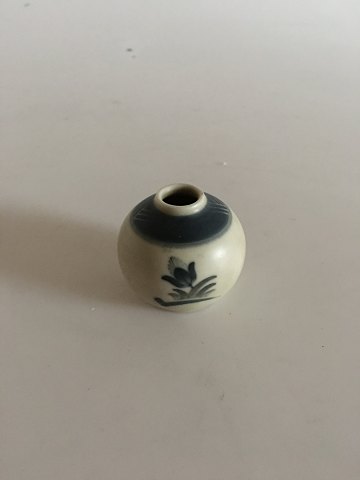 Royal Copenhagen Miniature Vase i Jernporcelæn No 102/144