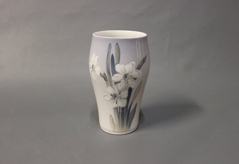 Vase med blomstermotiv af Royal Copenhagen, no.: 2278.
5000m2 udstilling.