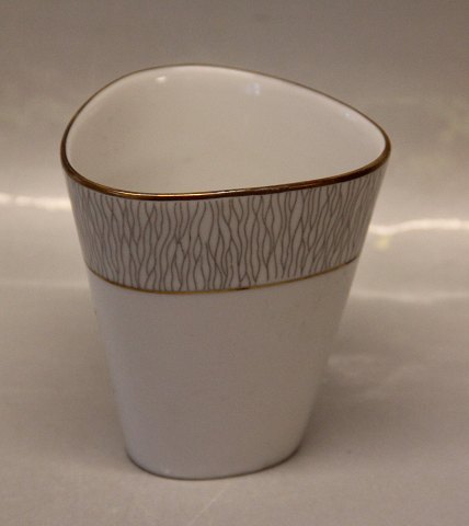 Koh-I-Noor Königl. pr. Tettau Tysk Kgl Kaffe- og spisestel Trekantet vase ca 8 
cm