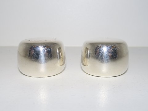 Georg Jensen 
Henning Koppel salt- and peppershaker