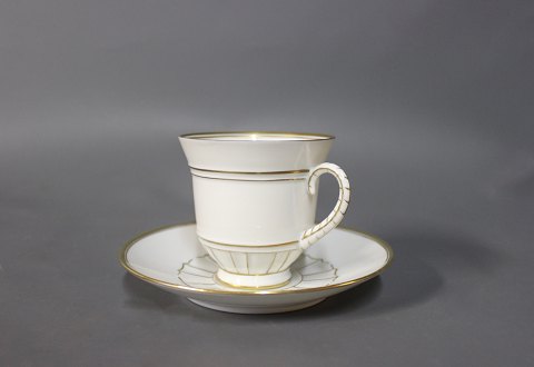 Coffee cup, no.: 102.
5000m2 showroom.