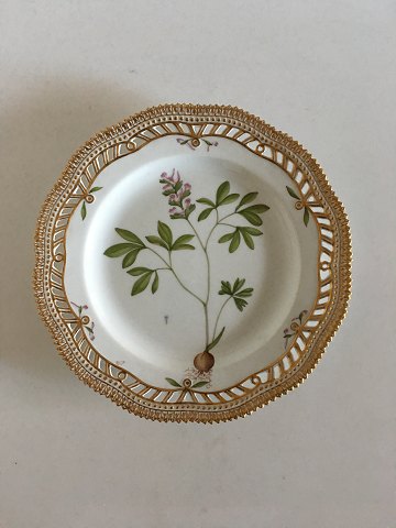 Royal Copenhagen Flora Danica Frokosttallerken No 20/3554 med Gennembrudt Kant