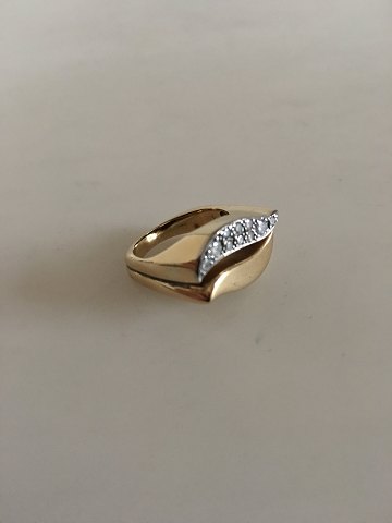 Georg Jensen 18K Delvist Rhodineret Guldring prydet med ti brilliantslebne 
diamanter