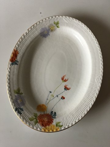 Royal Copenhagen Stel No 93 Hvid Halvblonde m. Blomster og Guldkant Ovalt 
Serveringsfad 41 cm