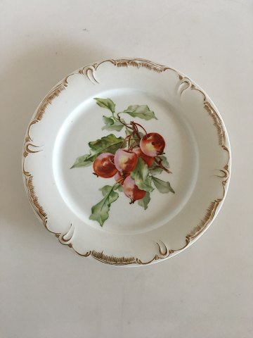 Royal Copenhagen Tallerken med Håndmalet Frugtmotiv og Guldornament