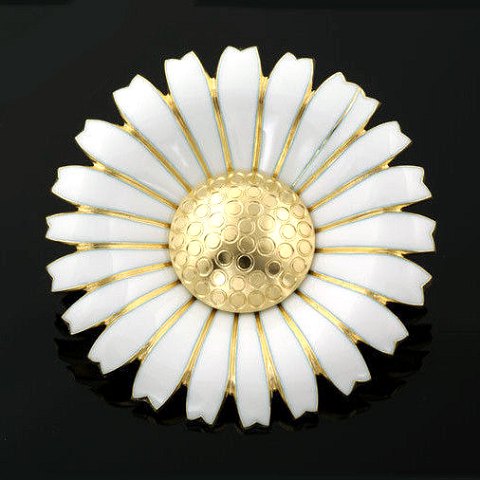 fort Perforering Betydning www.Antikvitet.net - Georg Jensen Marguerit / Daisy Broche i forgyldt  Sterling Sølv med hvid emalje - Margrethe II