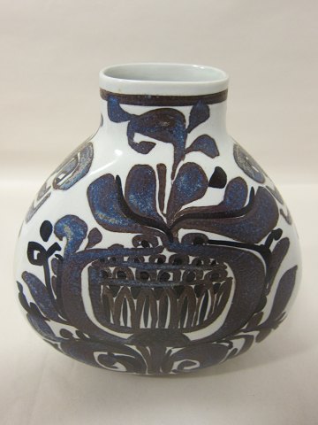 Royal Copenhagen, Vase
Tenera-serien
Design: Kari Christensen 
RC-nr.: 427/3114
H.:21cm