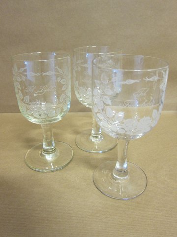 Erindringsglas, ca. 1910, med ætset dekoration
Tekst: "Til Fødselsdag" SOLGT, "Til Erindring" SOLGT, "Til Lykke"
H: 16cm
Dkr. 525,- pr. stk.