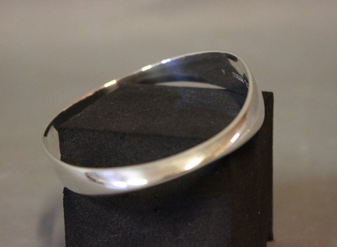 Armring i 925 sterling sølv af David Andersen Norway.
5000m2 udstilling.