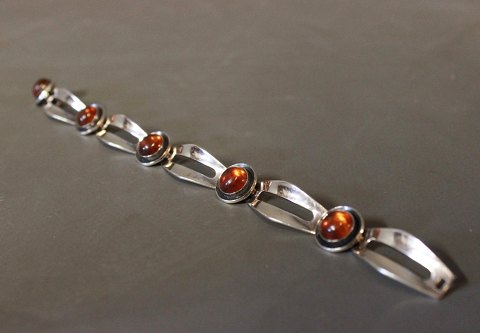 Bracelet in 925 sterling silver with amber stamped FROM by N.E. From.
5000m2 showroom.