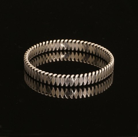 Hans Hansen, Denmark. Bangle, Sterlingsilver. C: 
20,5cm. W: 41,5gr