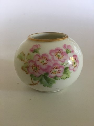 Royal Copenhagen Miniature Vase med Roser i Overglasur.