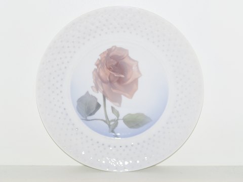 Royal Copenhagen 
Art Nouveau tallerken med rose på prikket form fra 1898-1923