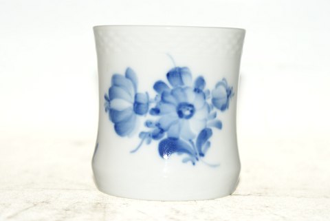 Royal Copenhagen Blue Flower Braided, Vase / Cigarette Cup
Dec. No. 8253
Height 7 cm.
Diameter 6.5 cm.
