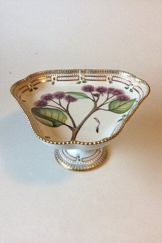 Royal Copenhagen Flora Danica Triangular Kagefad med fod no. 3511 / 429