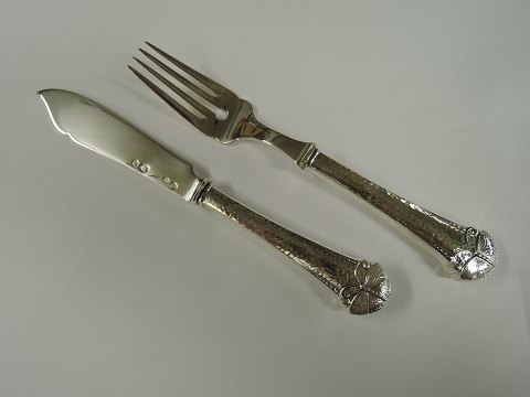 Butterfly
Silver (830)
Fish Knife & Fish Fork