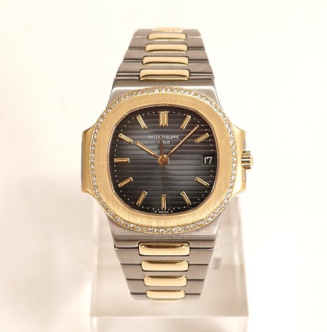 Patek Philippe Nautilus, full set, ref. 
3800/002JA. Steel and 18ct Gold. 76 Diamonds. 
Bought 04.11.92. D: 37mm