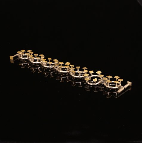 Bent Exner: Bracelet in partly gilded 
Sterlingsilver. L: 19,5cm