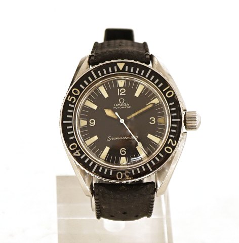 Omega Seamaster 300. Fremstillet ca. år 1968. Ref. 
165.024. Cal. 552. D: 42mm. Original "tropic"-rem