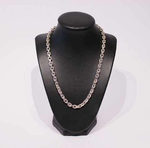 Necklace in 925 sterling silver and stamped Hi.
5000m2 showroom.