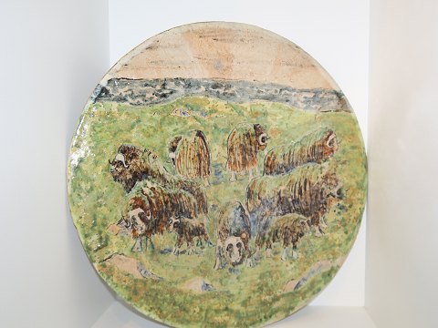 Vilsen art pottery
Large artistic plate with musk oxes