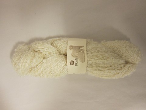 Mohair Bouclé
Mohair Bouclé er et naturprodukt fra sydafrikanske angorageder.
Den viste farve er: Hvid, Farvenr. 1000
Prisen er pr. nøgle med 100 gram Mohair Bouclé