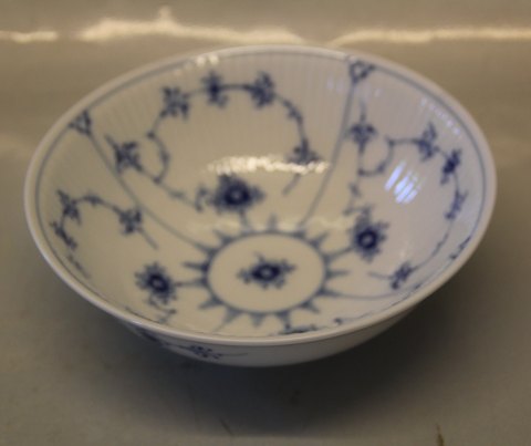 Kongelig Dansk Porcelæn Musselmalet 575-1 Ymerskål 35 cl. 5 x 15.5 cm  (1017193) 
blå riflet 290-1