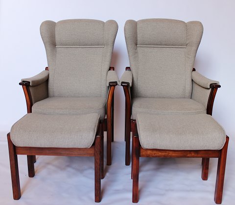 Set of 2 recliners - stools - Upholstered light gray fabric - Mahogany