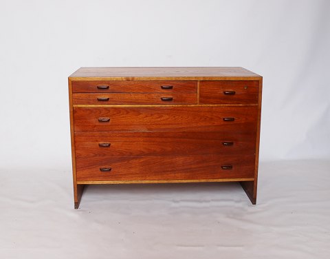 Chest of drawers, RY-16, in oak and teak designed by Hans J. Wegner and 
manufactured by RY furniture factory on the 20th of September 1955.
5000m2 showroom.
