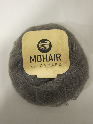 Brushed Lace
Brushed Lace ist ein Naturprodukt von der höchsten Qualität von den 
Angoraziegen aus Süd Afrika gemischt mit der schönsten Mulberry Seide
Diese Farbe ist: Taupe, Farbenr. 3007
Knäuel mit 25 Gramm