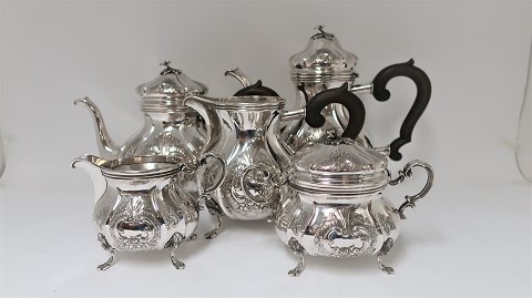 Silber-Service
Silber (830)
Tee-Kaffee-Set
5 Teile