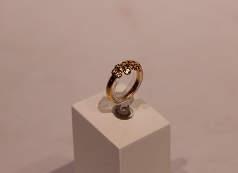 Gilded 925 sterling silver ring with clear stones by Christina Jewelry.
5000m2 showroom.