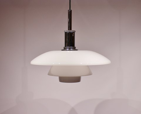 Pendant, model 4½-4, designed by Poul Henningsen and manufactured by Louis 
Poulsen.
5000m2 showroom.