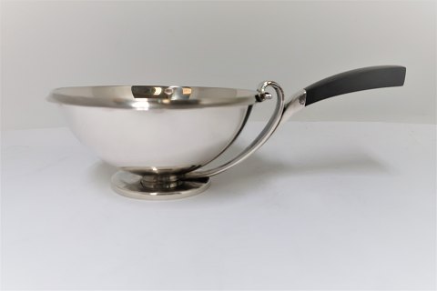 Georg Jensen
Sterling (925)
casserole
Design; Harald Nielsen
Model 761