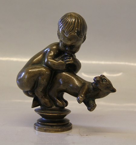 Kai Nielsen Bronze dreng med kat No. VI Signeret Kai N 13.3 x ca 12 cm