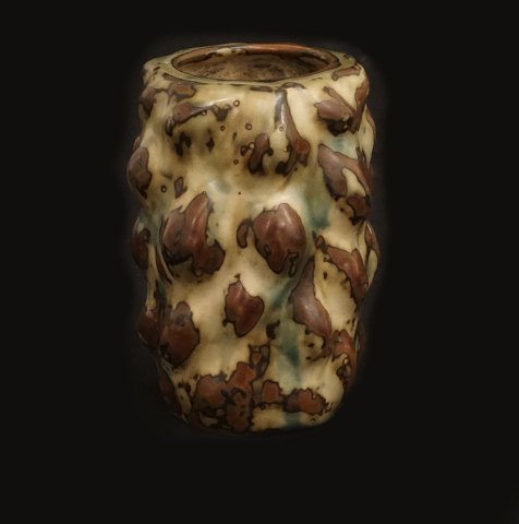 Axel Salto, 1889-1961, for Royal Copenhagen: Vase 
i knoppet stil med sung glasur. #20679. H: 12cm