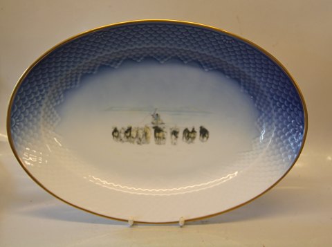 Greenland B&G Porcelain
 Kalaallit Nunaanni pingortitaq  - Greenlandic Scenery Collection 11308-215 
Greenlandic Scenery Collection Large oval platter 40 x 28 cm (015-315)  Dog 
Sledge - Qimusseq