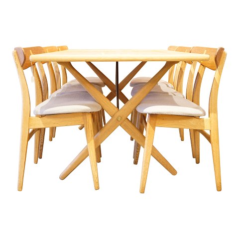 Hans J. Wegner; AT303 dining table of  oak