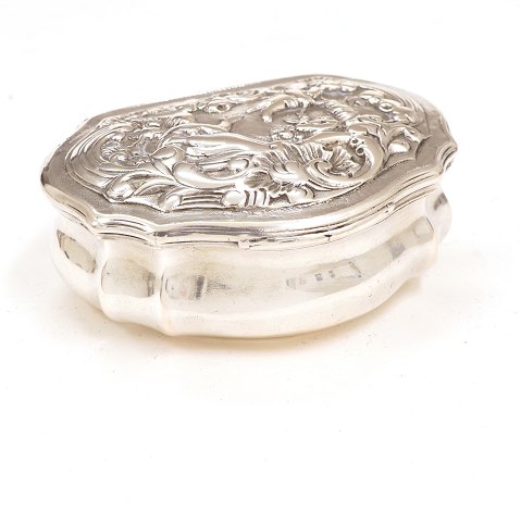 Philip Eckel Jansen, Sonderburg: A silver snuff 
box dated 1782. H: 3cm. L: 7,7cm. W: 91gr