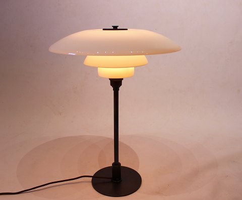 Poul Henningsen - PH 4/3 - Bordlampe - Hvid originale opalglas og bruneret 
messing med sort bakkelit fatningshus og gennemgående afbryder - 1930