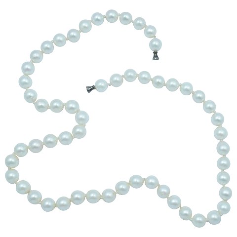 Ole Lynggaard; A pearl chain with cultured pearls 6,5 mm - 7 mm