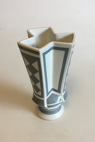 Bing & Grøndahl Kantet vase af Lisa Enquist No 5819/1898 PMN