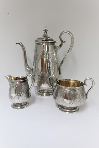 Hertz. Coffee Service. 3 Teile. Bestehend aus Kaffeekanne, Zuckerdose und 
Milchkännchen. Silber (830)