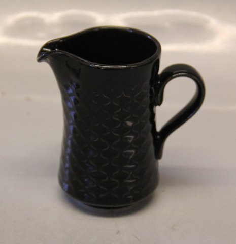 Palet Cordial Black  Nissen Kronjyden B&G Quistgaard  Stoneware 303 Creamer 
3.25" 1.5 dl / 5 oz