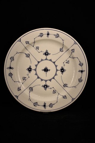 Royal Copenhagen , Musselmalet , Riflet , rundt fad.
Dia.:33cm. 1/107.
fra 1923-28.

