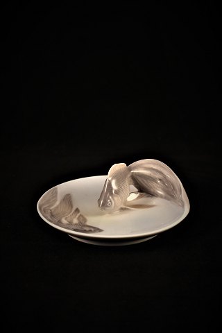 Royal Copenhagen bowl with Fish 
(Art Nouveau) 
931. Dia:11.5 cm.